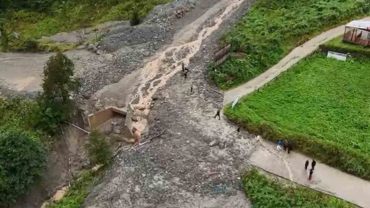 Foto - Uzungöl’de sel felaketi: Dere ikinci kez taştı!
