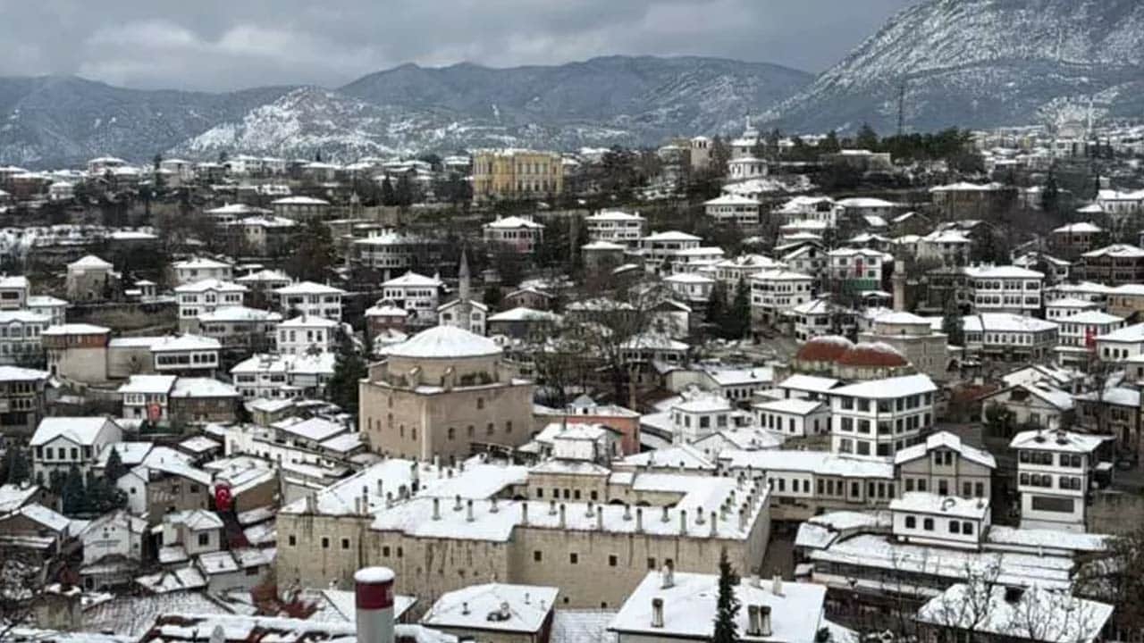 Foto - Valilikler peş peşe açıklama yaptı! İşte kar nedeniyle eğitime ara verilen iller