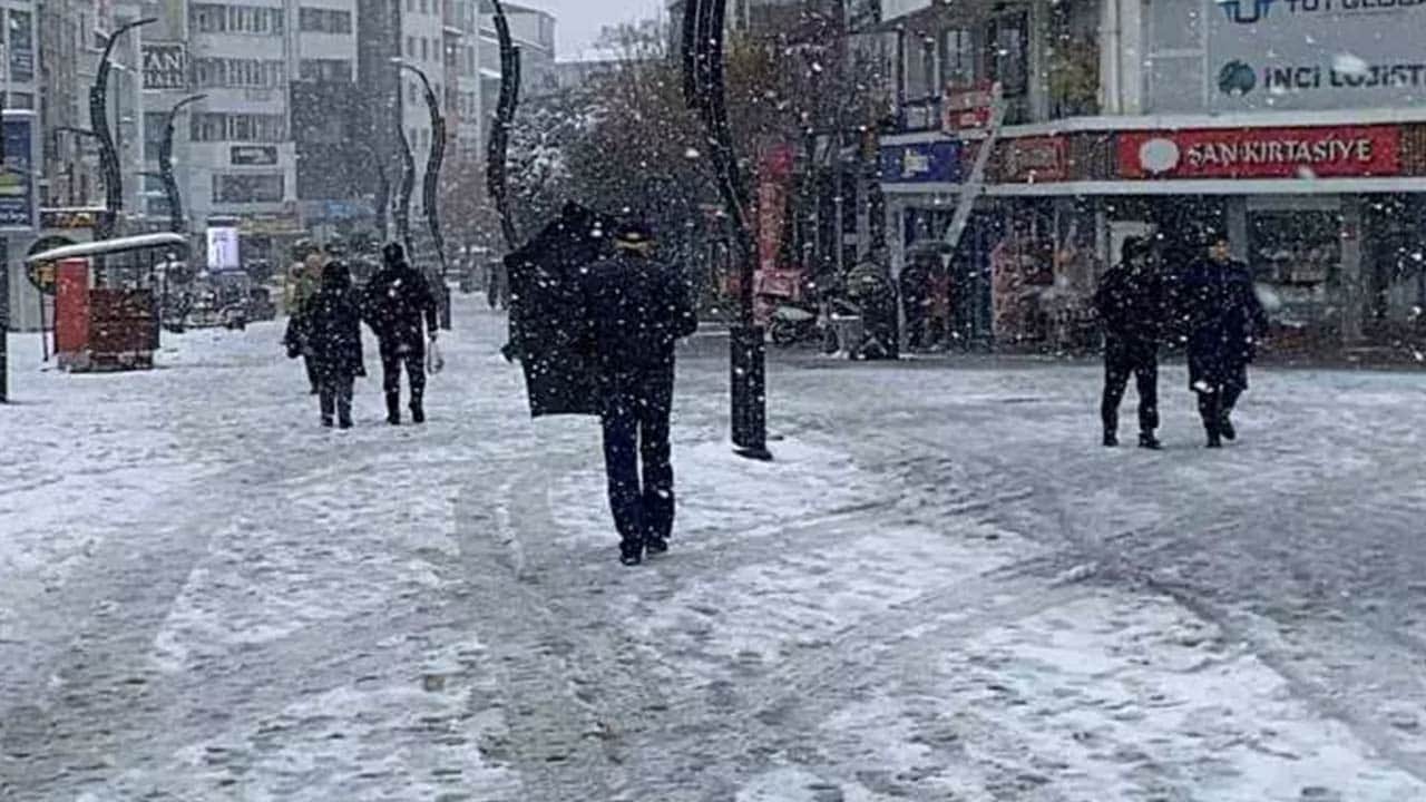 Foto - Valilikler peş peşe açıklama yaptı! İşte kar nedeniyle eğitime ara verilen iller