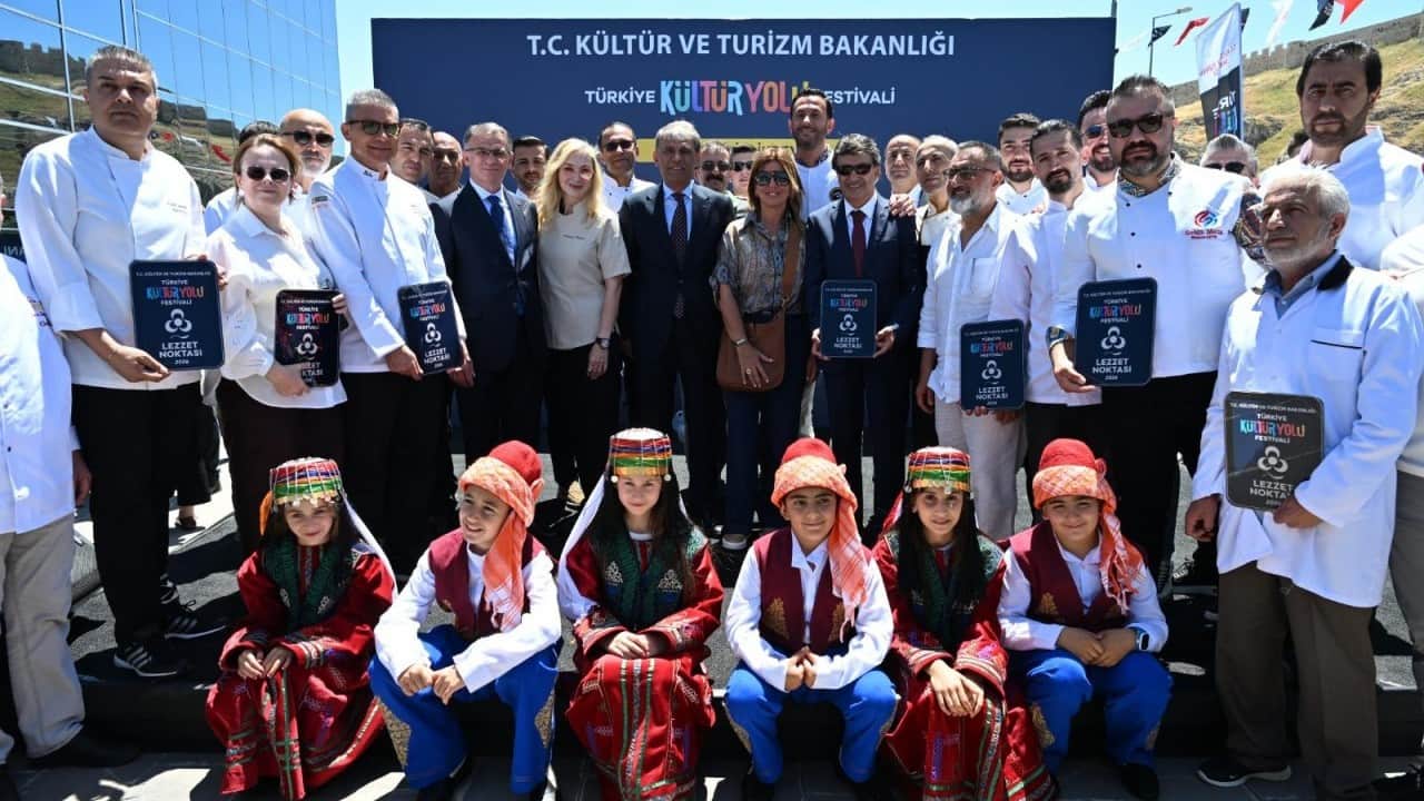Foto - Van'da dokuz gün sürecek kültür, sanat ve lezzet şöleni başladı...