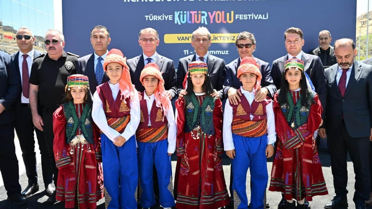 Foto - Van'da dokuz gün sürecek kültür, sanat ve lezzet şöleni başladı...