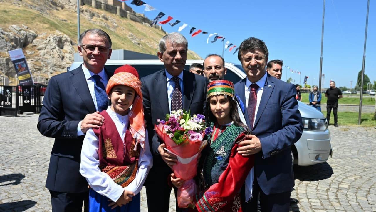 Foto - Van'da dokuz gün sürecek kültür, sanat ve lezzet şöleni başladı...