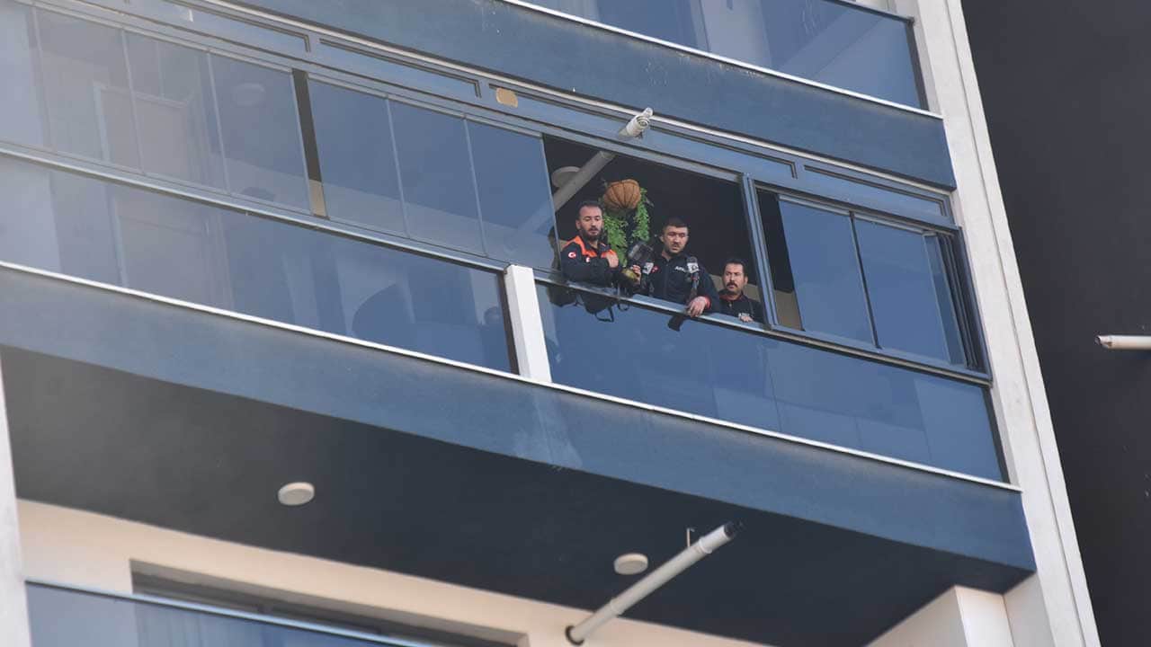Foto - Van'da korku dolu anlar! 20 kişi ambulanslarla hastaneye kaldırıldı