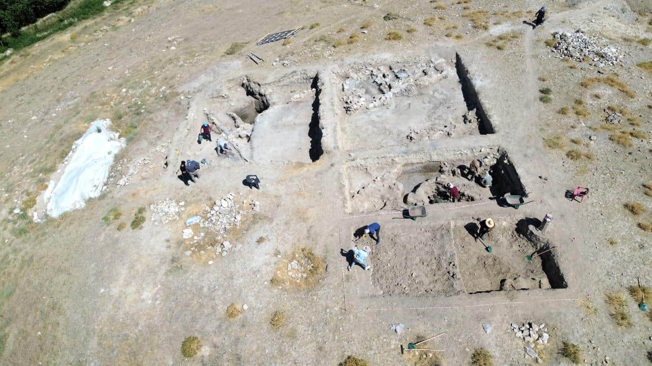 Foto - Van’daki höyükte 5 bin 500 yıllık geçmişin izleri araştırılıyor