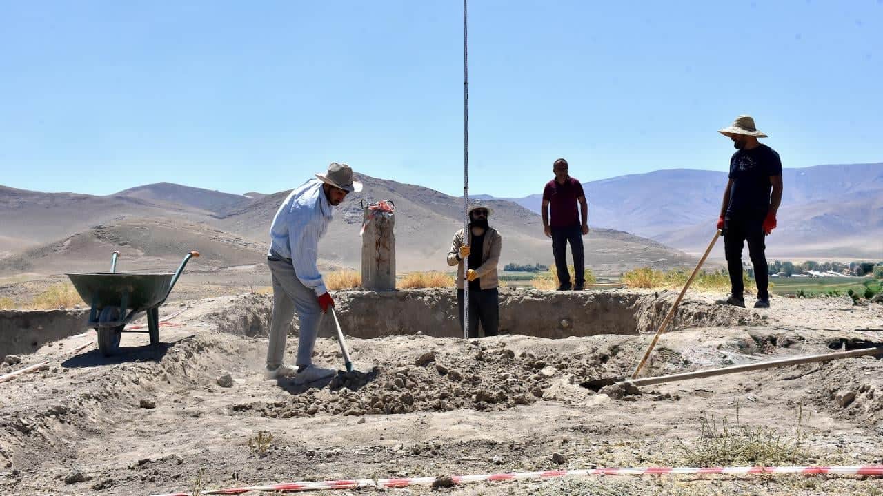 Foto - Van’daki höyükte 5 bin 500 yıllık geçmişin izleri araştırılıyor