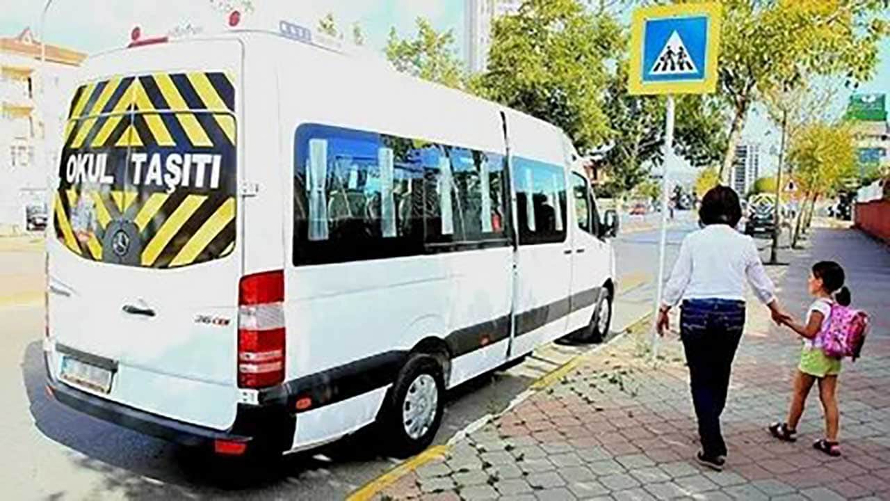 Foto - Velilerden okul servisi için hayati uyarı! Paraya değil plakaya bakın, korsana geçit vermeyin!