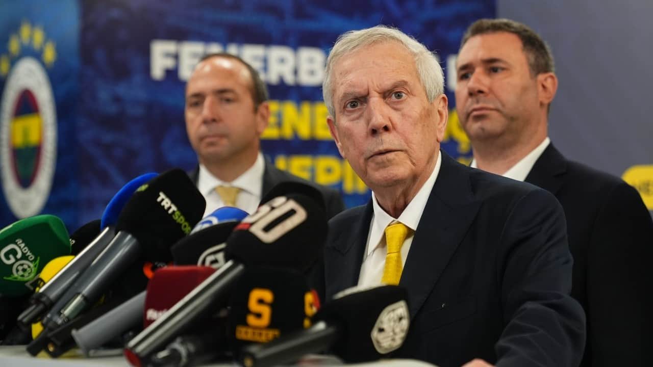Foto - Verdiği sözlere bakan taraftarlar şaşkın: Fenerbahçe başkanı Aziz Yıldırım çabuk teslim oldu