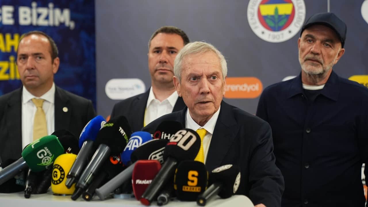 Foto - Verdiği sözlere bakan taraftarlar şaşkın: Fenerbahçe başkanı Aziz Yıldırım çabuk teslim oldu