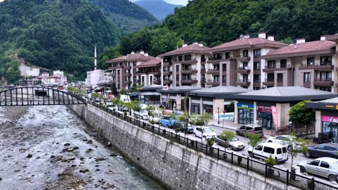 Foto - Verilen sözler tutuldu, vatandaş mutlu: Devlet Dereli’yi silbaştan inşa etti