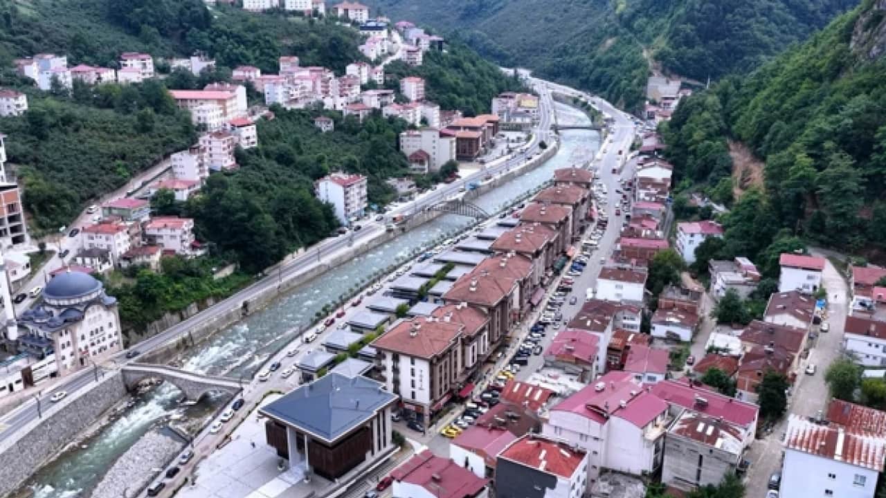 Foto - Verilen sözler tutuldu, vatandaş mutlu: Devlet Dereli’yi silbaştan inşa etti
