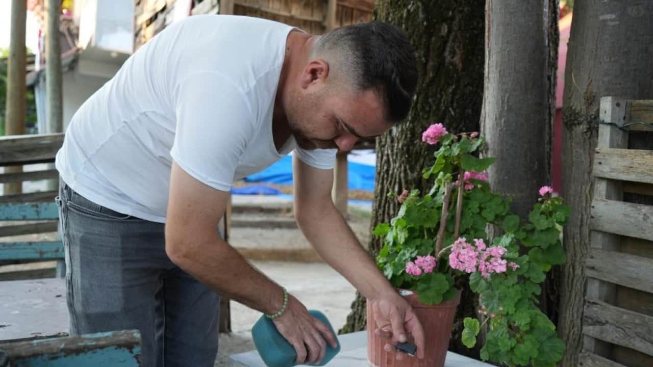 Foto - Yağmur gibi demir tozu yağıyor Evlerini deterjan yerine mıknatısla temizliyorlar