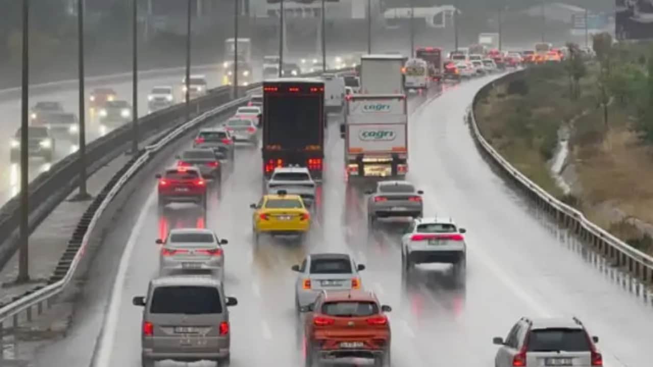 Foto - İşe gidenler bunu beklemiyordu: Sabah trafiğe çıkanlar şok oldu!