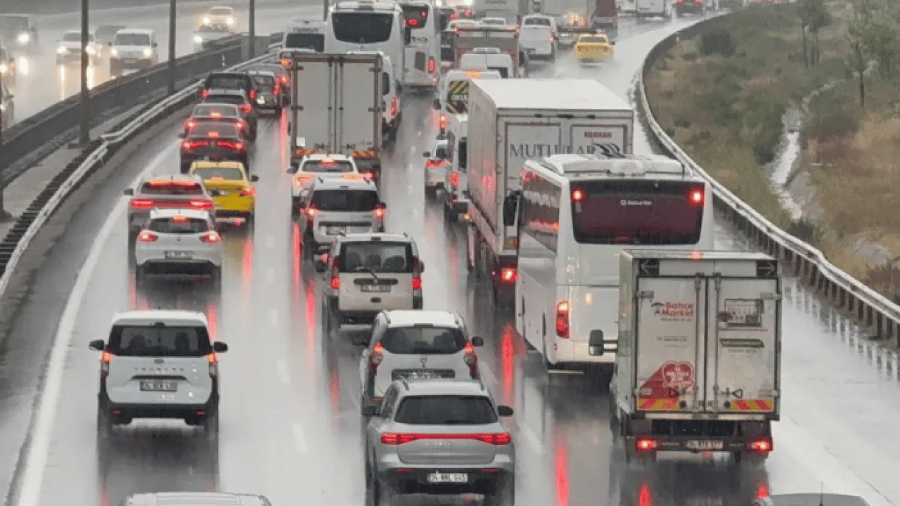 Foto - İşe gidenler bunu beklemiyordu: Sabah trafiğe çıkanlar şok oldu!