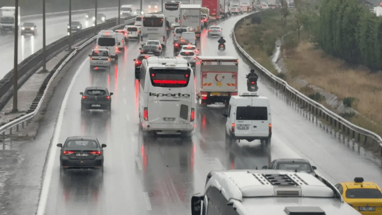 Foto - İşe gidenler bunu beklemiyordu: Sabah trafiğe çıkanlar şok oldu!