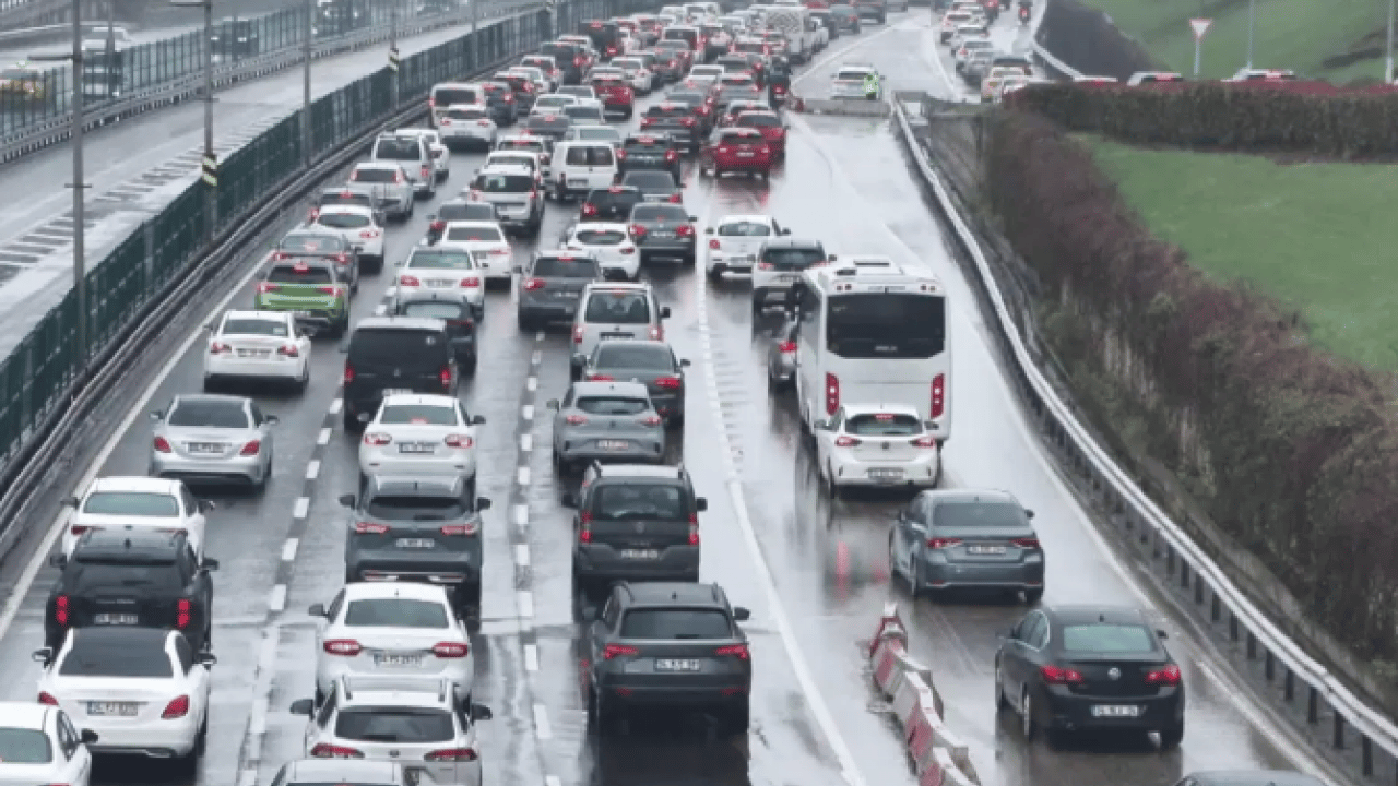 Foto - İşe gidenler bunu beklemiyordu: Sabah trafiğe çıkanlar şok oldu!