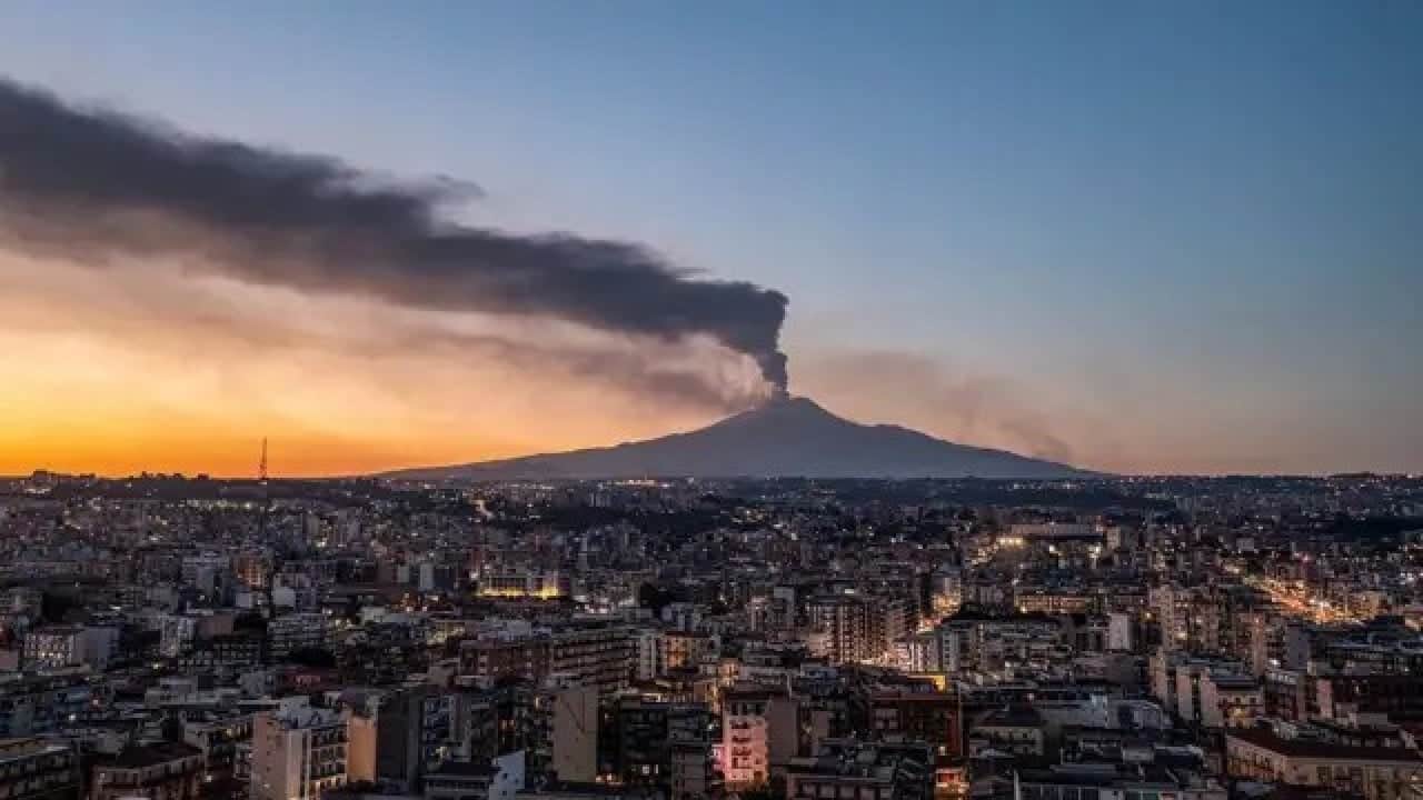 Foto - Yanardağ harekete geçti, uçuşlar durdu!