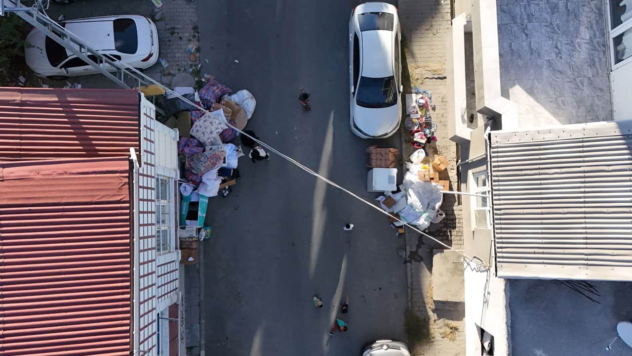Yanında 4 yaşındaki oğlu da var! Yoğun bakımdaki annesine refakat etti diye sokağa atıldı