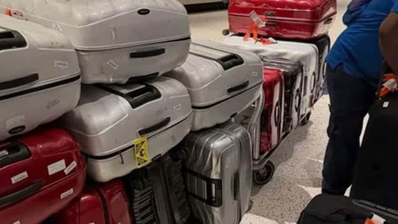 Foto - Yanında bir kamyon eşya götürdü Milli yıldız ABD'ye 16 bavulla döndü! 