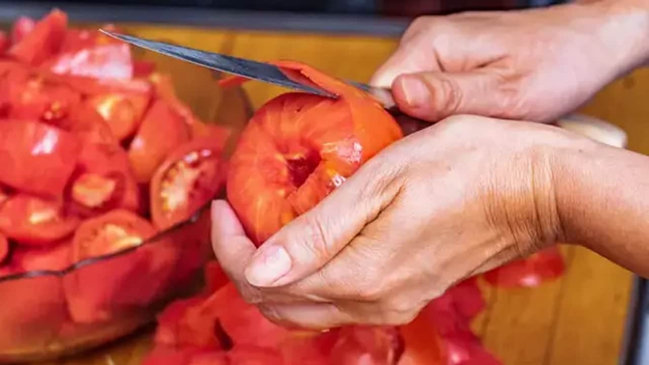 Foto - Domates seçerken iki kere düşünün: Bu yanlış seçim tamamen hata... Yanlış biliniyor... 