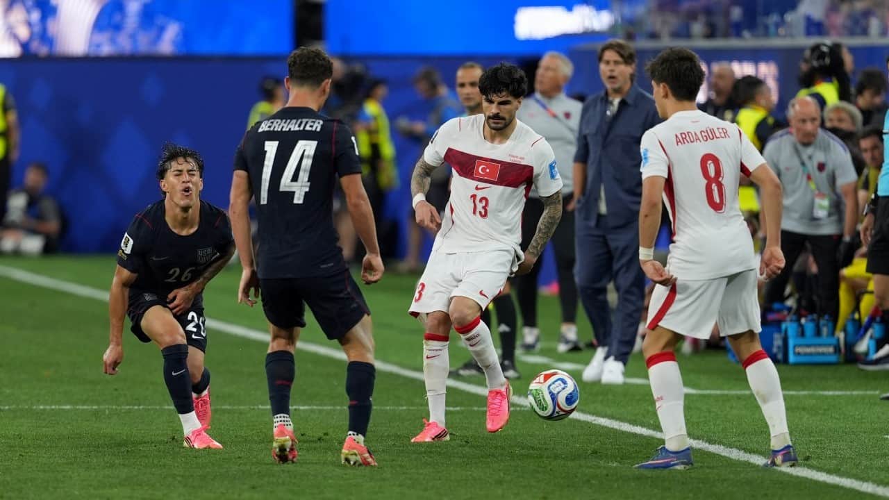 Foto - Yapay Zeka bile 'İstifa' dedi: Hacıosmanoğlu hala top dolaştırıyor