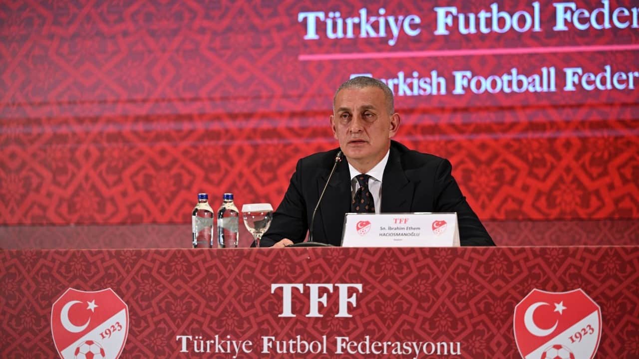 Foto - Yapay Zeka bile 'İstifa' dedi: Hacıosmanoğlu hala top dolaştırıyor