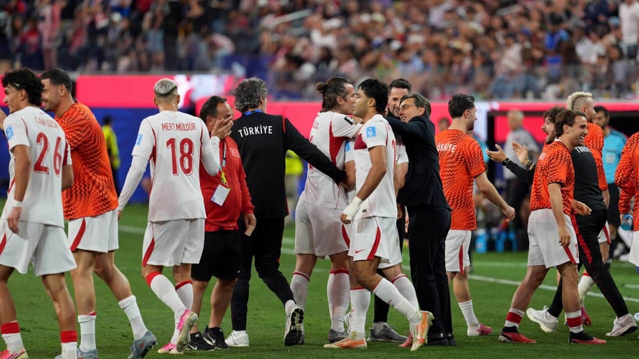 Foto - Yapay Zeka bile 'İstifa' dedi: Hacıosmanoğlu hala top dolaştırıyor