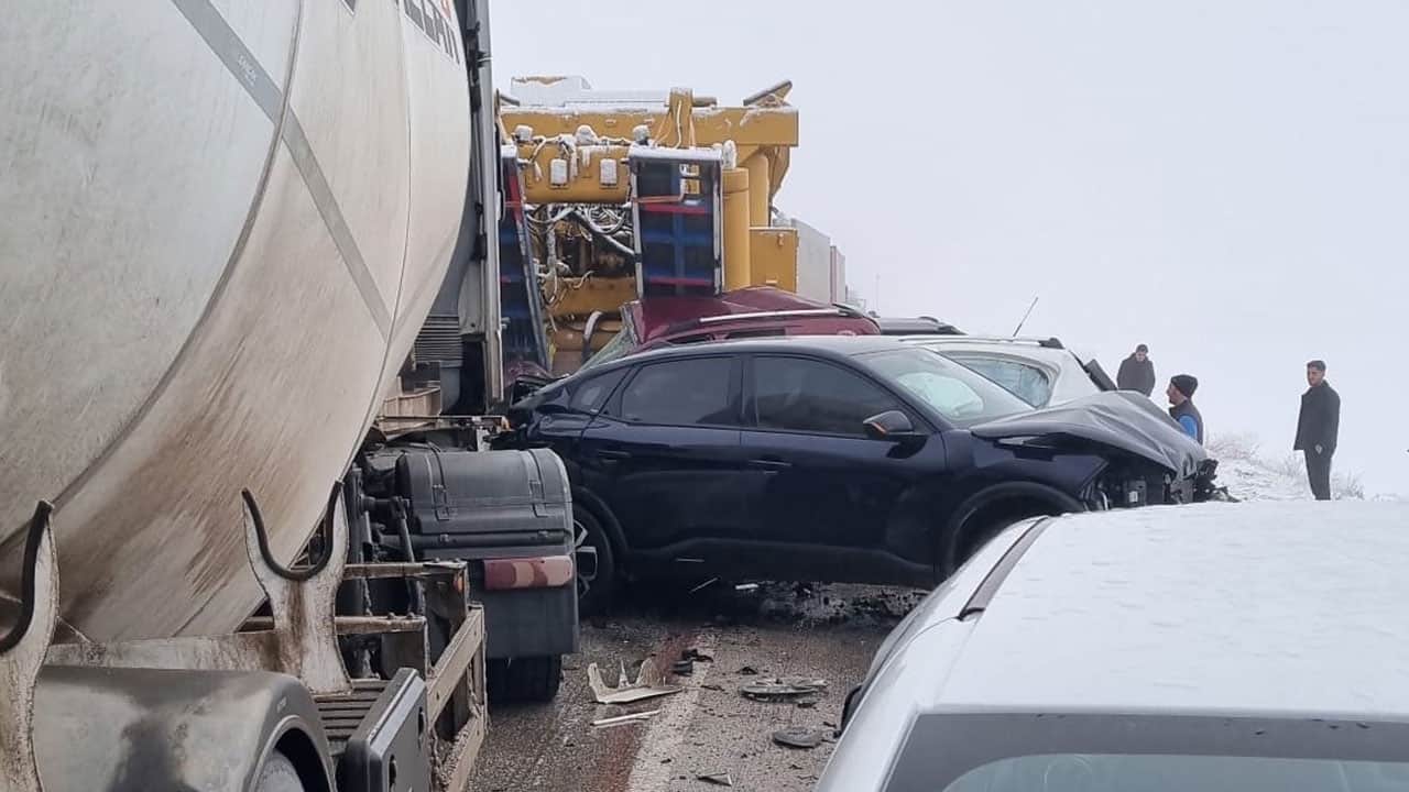Foto - Yaralıları taşımak için ambulans yetişmedi! Erzurum'da can pazarı: 1 ölü, 31 yaralı