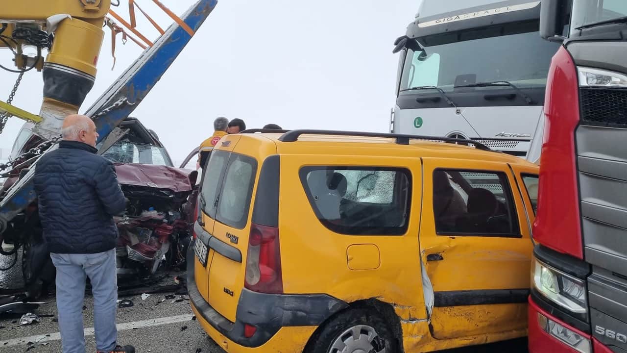 Foto - Yaralıları taşımak için ambulans yetişmedi! Erzurum'da can pazarı: 1 ölü, 31 yaralı