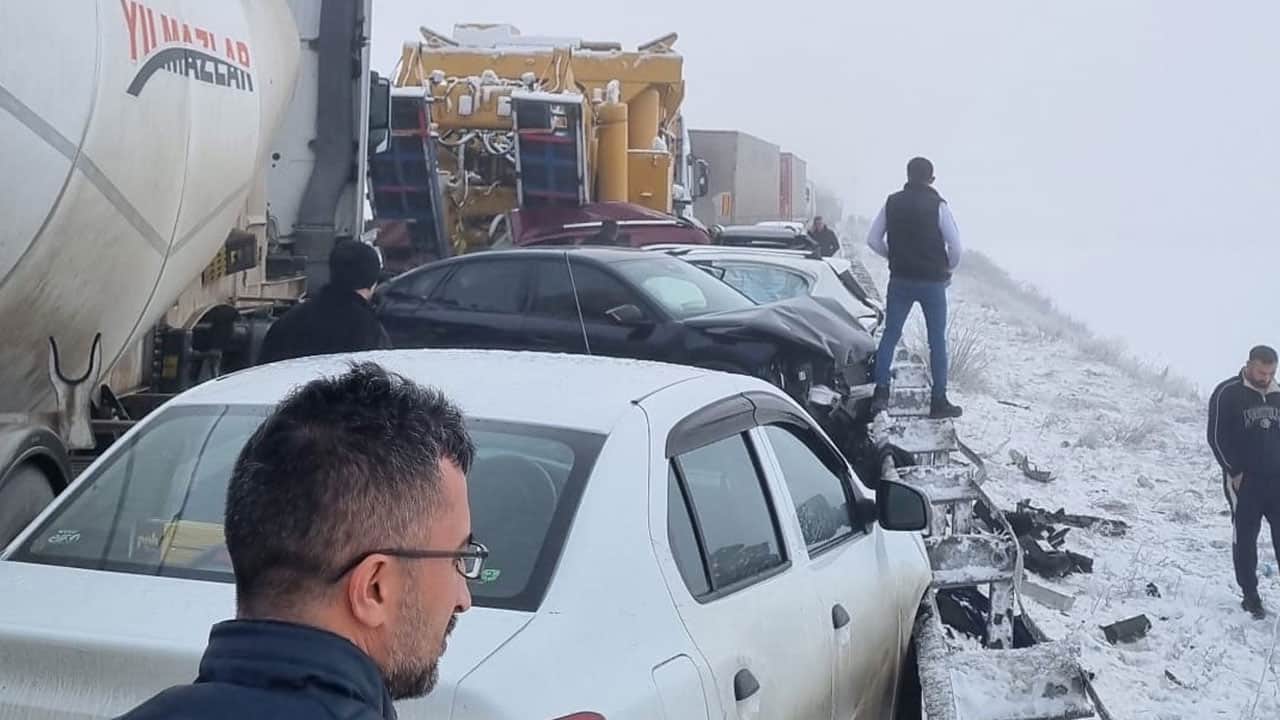 Foto - Yaralıları taşımak için ambulans yetişmedi! Erzurum'da can pazarı: 1 ölü, 31 yaralı