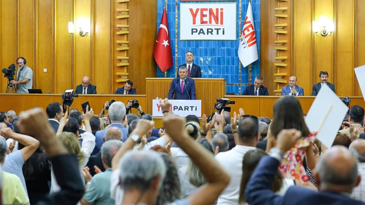 Foto - Yargıtay’dan flaş veto: Özgür Özel’in Yeni Parti’si tarihe mi karışıyor? İşte masadaki gizli isim