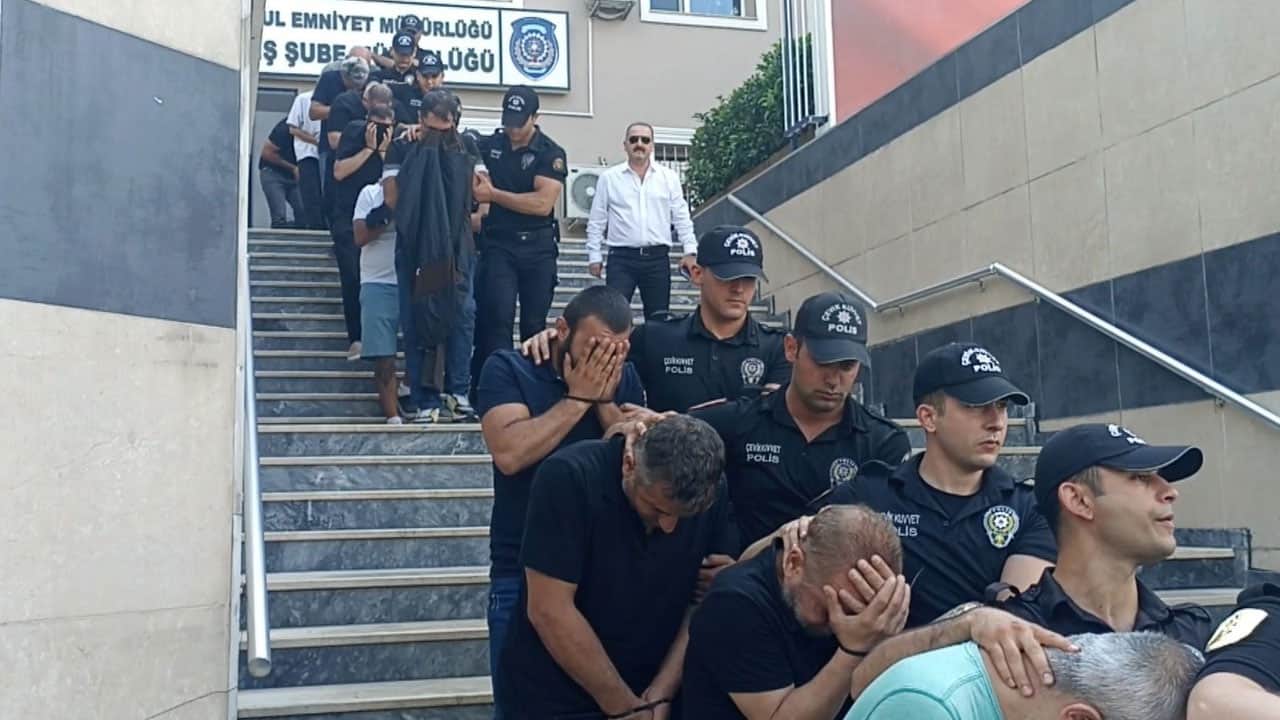 Foto - Yediemin otoparklarında 1, 5 milyar liralık vurgun: İhaleden önce parçaları söküp 10'da 1 fiyatına almışlar
