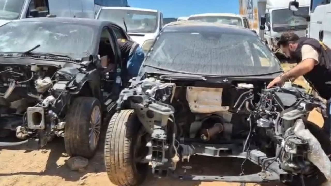 Foto - Yediemin otoparklarında 1, 5 milyar liralık vurgun: İhaleden önce parçaları söküp 10'da 1 fiyatına almışlar