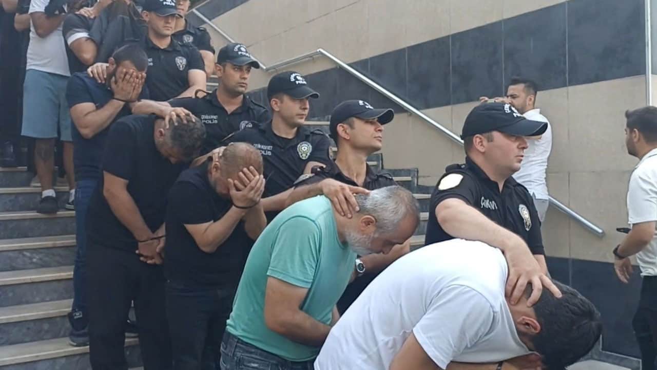 Foto - Yediemin otoparklarında 1, 5 milyar liralık vurgun: İhaleden önce parçaları söküp 10'da 1 fiyatına almışlar