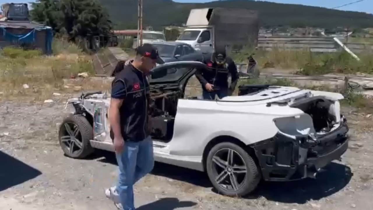 Foto - Yediemin otoparklarında 1, 5 milyar liralık vurgun: İhaleden önce parçaları söküp 10'da 1 fiyatına almışlar