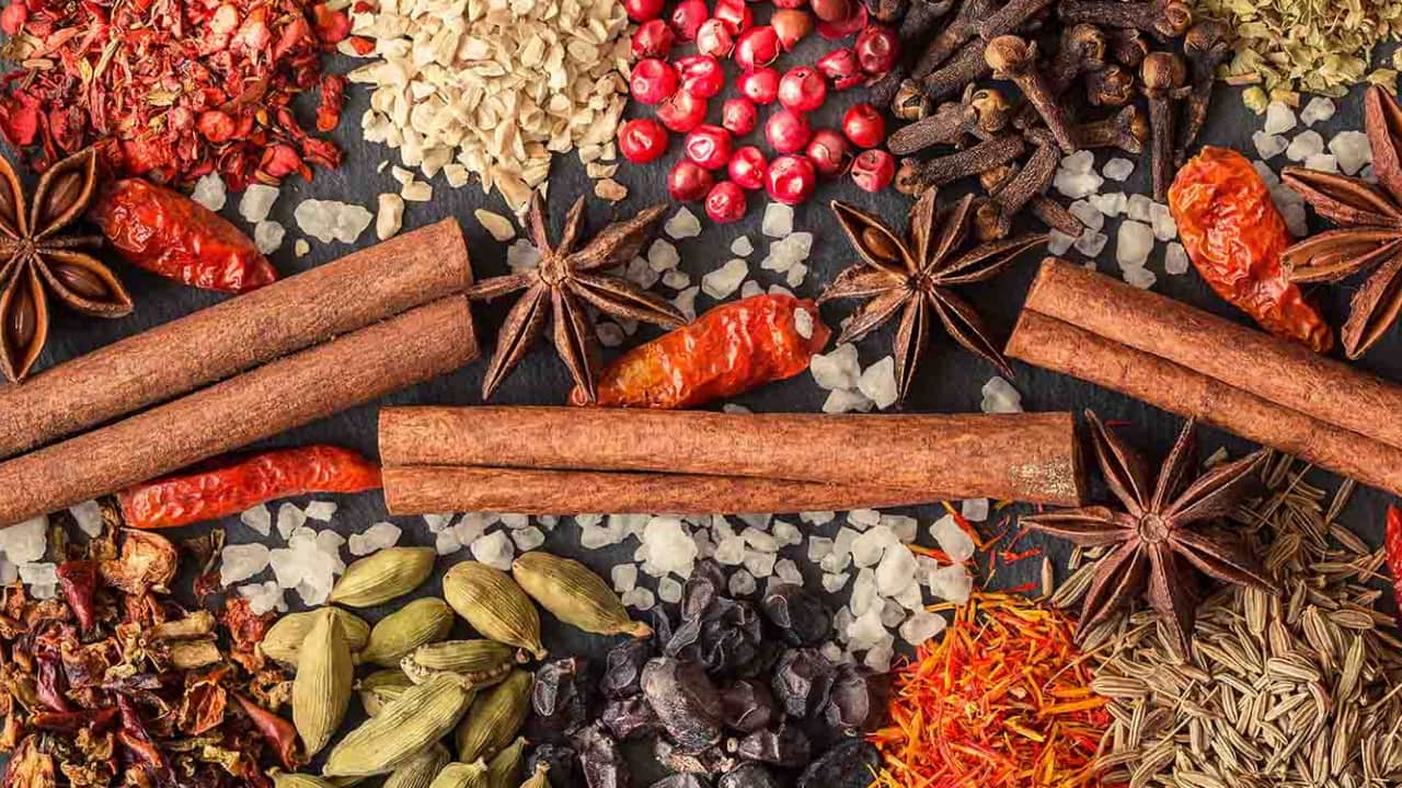 Foto - Yemeğin lezzetini katlayan püf nokta! Baharatı ne zaman eklediğiniz çok önemli