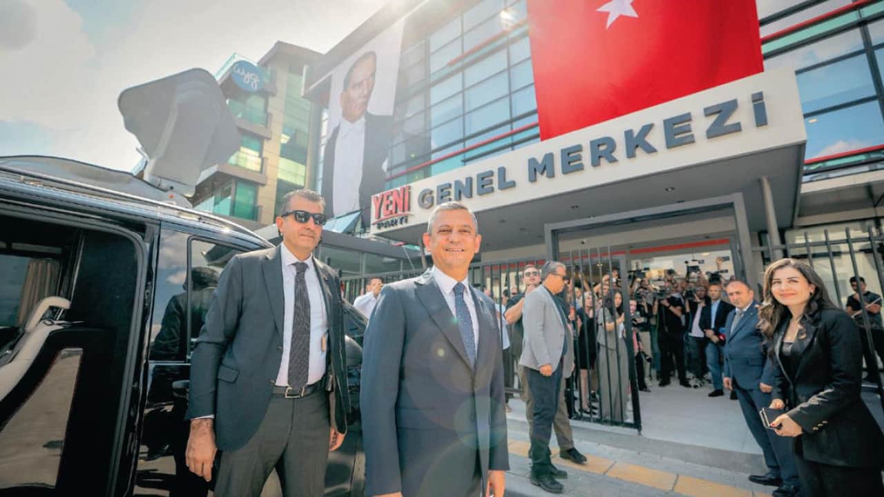 Foto - Yeni Parti’de kongre öncesi koltuk savaşı! Örgütlerde ipler gerildi