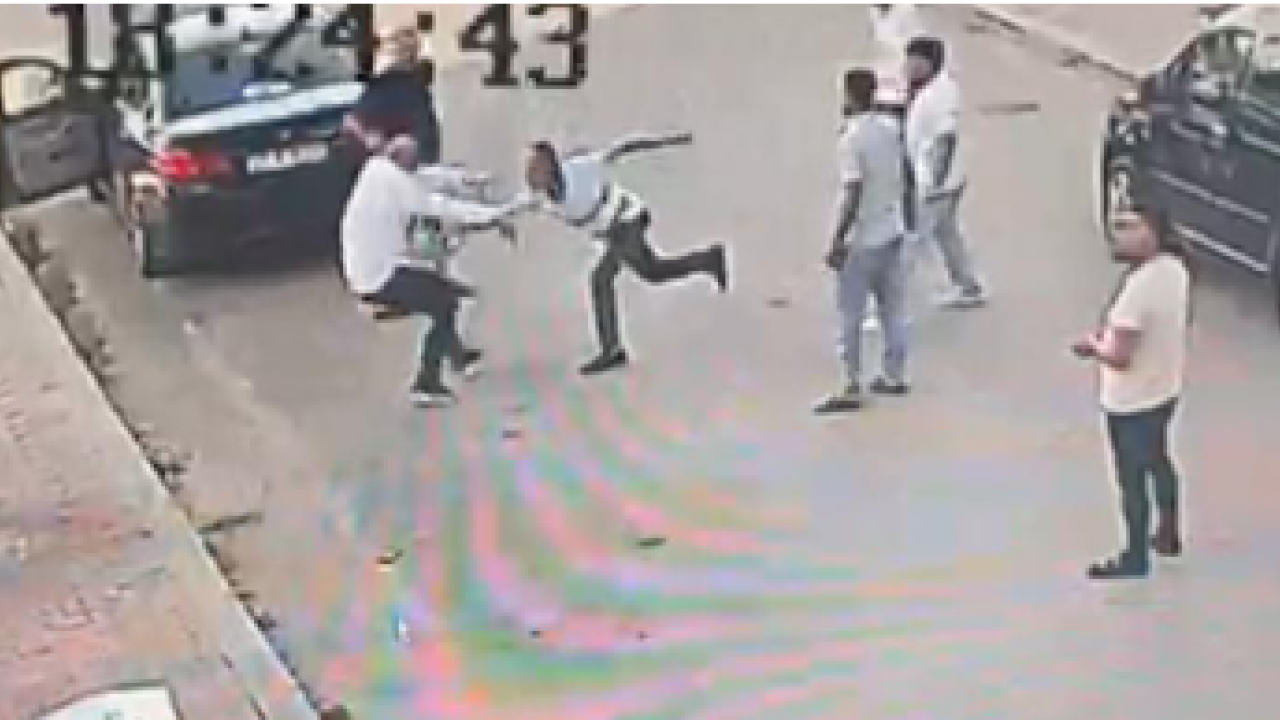 Foto - Yeni Parti’deki ilk ihraç oldu: Bıçaklı saldırgan kovuldu!