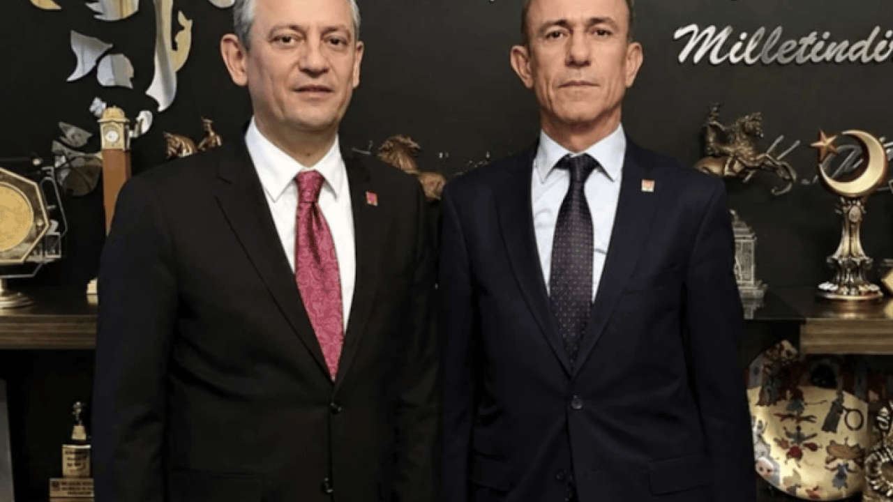 Foto - Yeni Parti’deki ilk ihraç oldu: Bıçaklı saldırgan kovuldu!