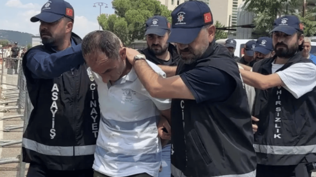 Foto - Yeni Parti’deki ilk ihraç oldu: Bıçaklı saldırgan kovuldu!