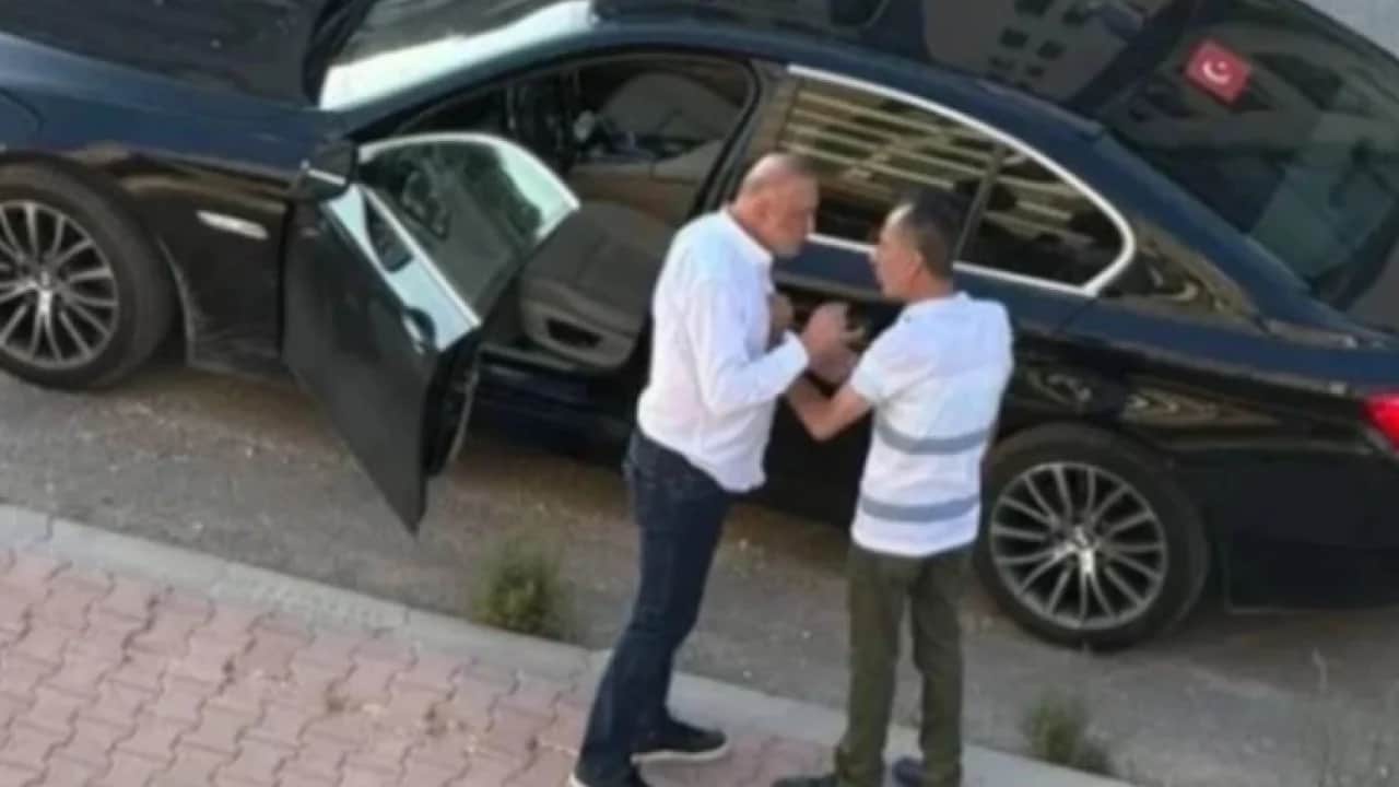 Yeni Parti’deki ilk ihraç oldu: Bıçaklı saldırgan kovuldu!