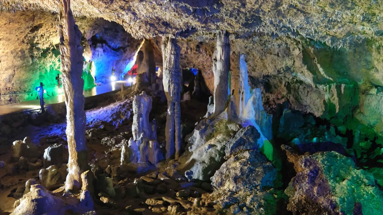 Yer altındaki manzara görenleri büyülüyor! 30 basamak inince bambaşka bir dünya başlıyor