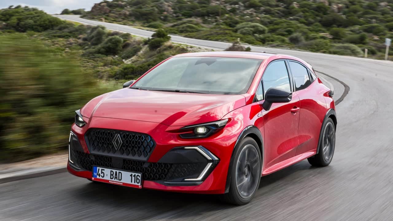 Yerli üretim gücüyle Renault’dan pazar liderliği! Rekor niteliğinde ilk yarı performansı