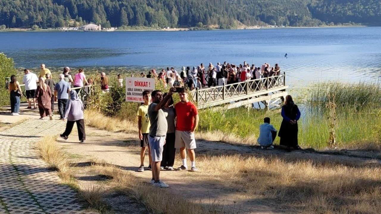 Yerli yabancı turistler doldurdu Abant, hafta sonu ziyaretçi akının uğradı