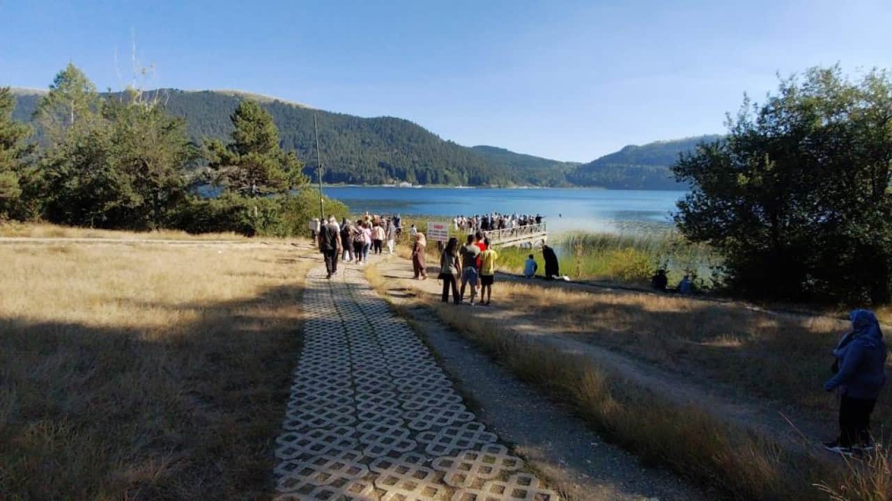 Foto - Yerli yabancı turistler doldurdu Abant, hafta sonu ziyaretçi akının uğradı