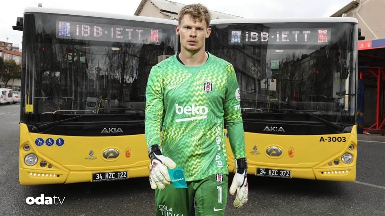 Foto - Yıldız futbolcu şaşırttı! 5 Milyon Euro maaşı var İETT’ye biniyor