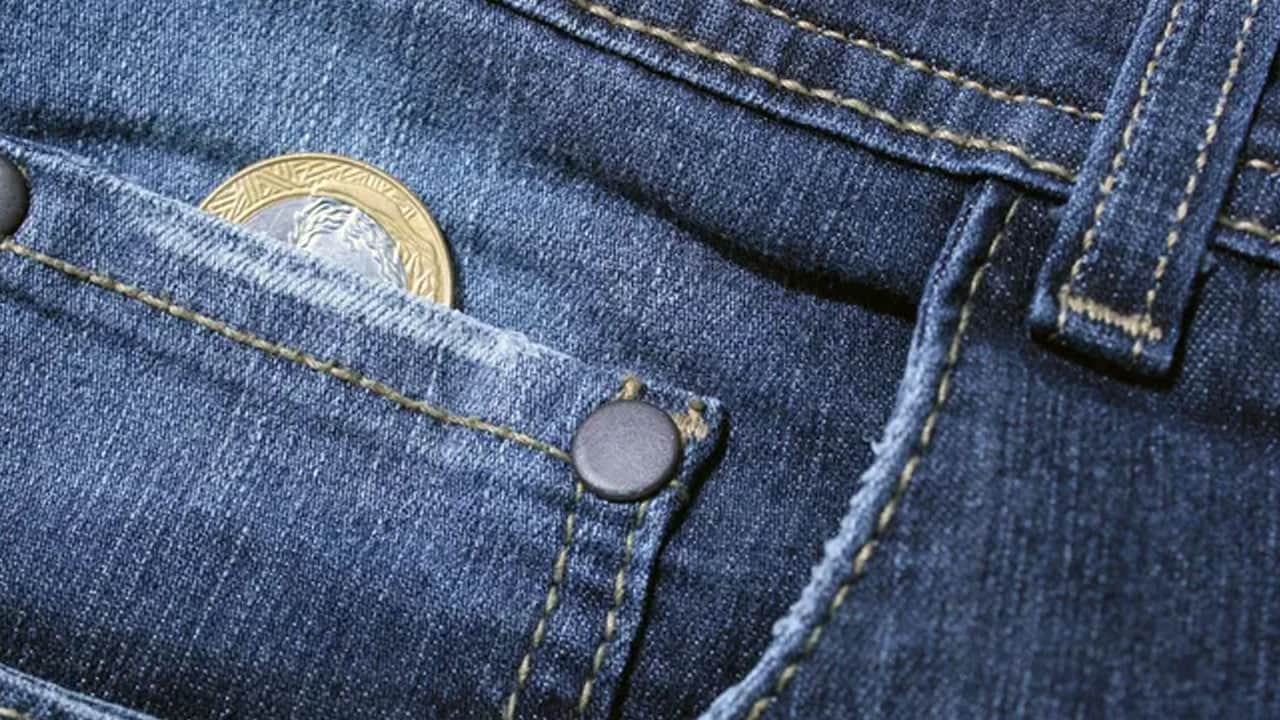 Foto - Yıllardır süs sanılıyordu! Kot pantolonların ceplerindeki o minik metaller bakın ne işe yarıyormuş...