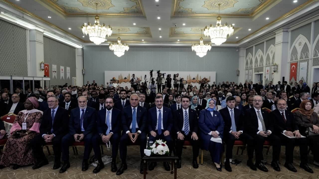 Foto - Yılmaz, Ankara’daki forumda İsrail’e sert çıktı! Netanyahu kendi halkına bile zulmediyor