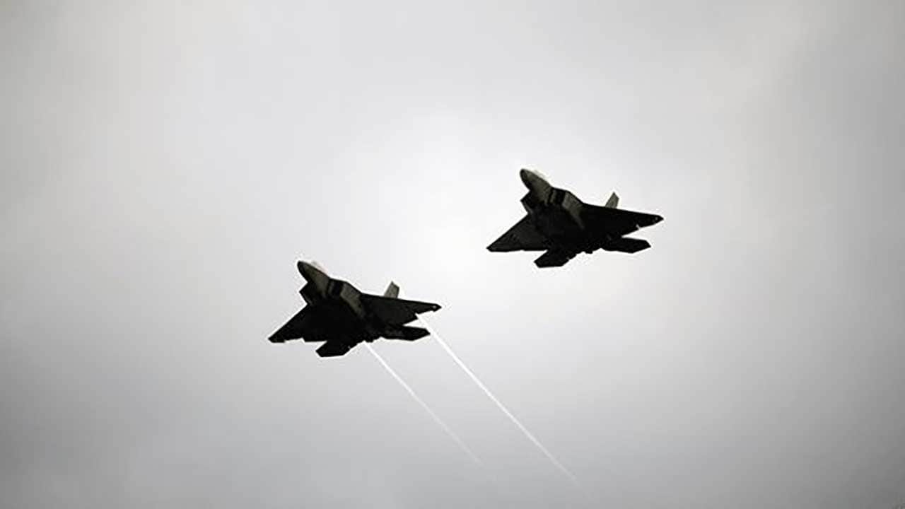 Foto - Yine bir dolap çeviriyorlar! İngiltere ve Fransa, Suriye'de hava saldırısı düzenledi
