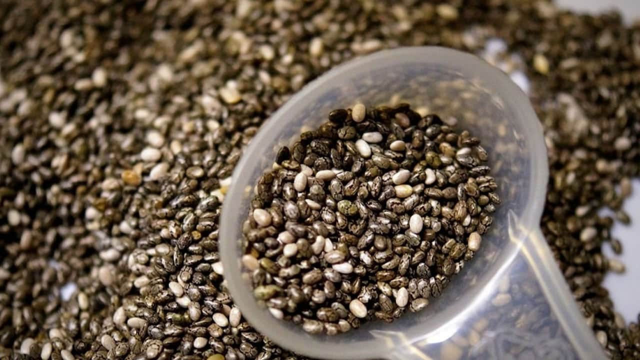  Yoğurdun içine 1 kaşık ekleyin: Kilodan rahatsızlığı olanlar aman dikkat! Tek bir kase uzun süre tok tutuyor