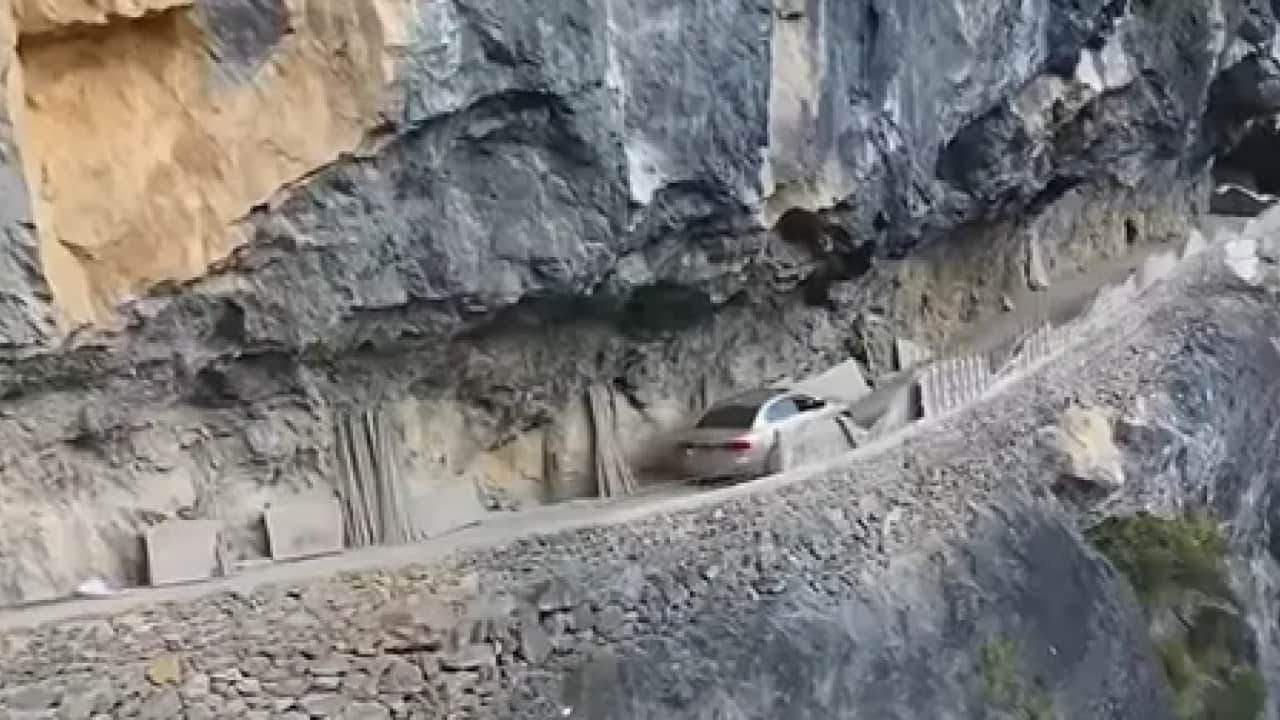 Foto - Yok böyle bir yol: 2.255 metrede nefes kesen yolculuk! Tırmanan bir daha geri dönmek istemiyor: 